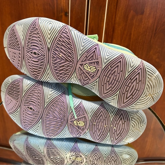 SpongeBob Squidward Kyrie 5 Nike Authentic Men’s Pre-Loved Sneakers - Picture 5 of 9